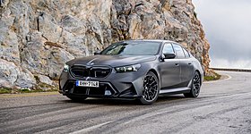 Η πιο αμφιλεγόμενη BMW αλλάζει - Τι νέο φέρνει η ανανεωμένη M5