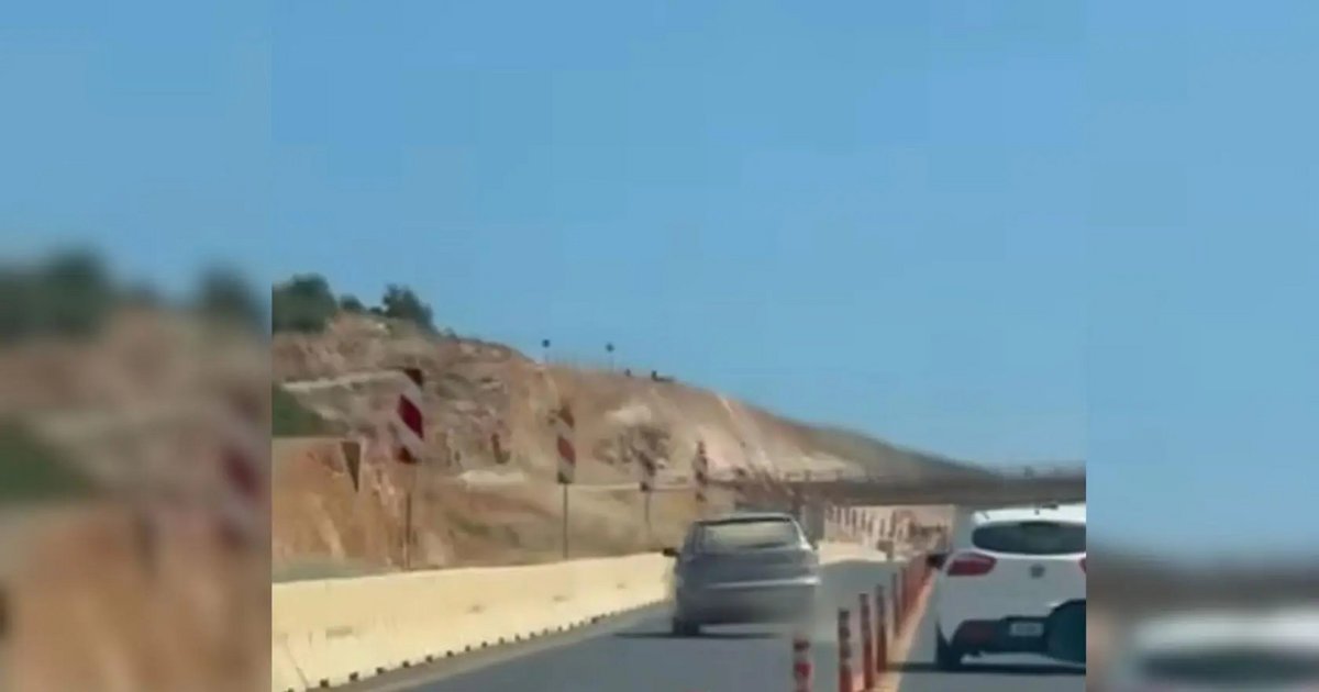 Τρομακτική προσπέραση στον ΒΟΑΚ – Οδηγός έσπασε τα κολωνάκια και βγήκε στο αντίθετο ρεύμα (video)