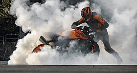 Η KTM «βάζει φωτιά» στο παρελθόν: Σχεδόν διπλάσιες πωλήσεις και οικονομική ανάκαμψη