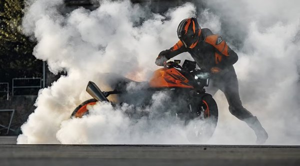 Η KTM «βάζει φωτιά» στο παρελθόν: Σχεδόν διπλάσιες πωλήσεις και οικονομική ανάκαμψη
