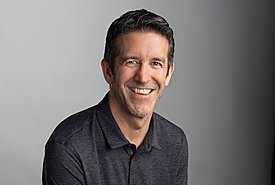 John Ternus: Ο νέος CEO της Apple είναι λάτρης των Porsche και συμμετέχει σε track days