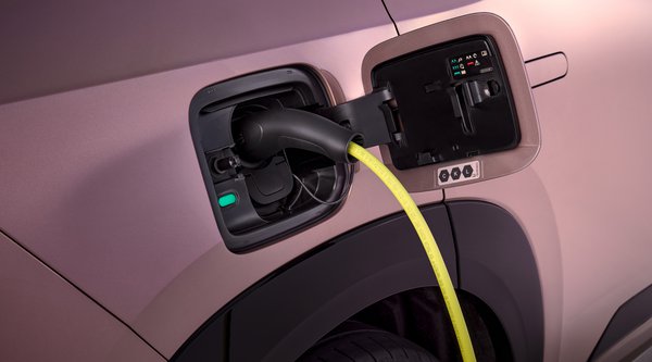 Αυτό είναι το ευρωπαϊκό SUV που έκανε σχεδόν 1.000 km με μία φόρτιση (photos-video)