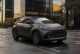 Toyota C-HR GR SPORT: Γιορτάζει 10 χρόνια με νέο χρώμα και αγωνιστικές επιρροές (photos)