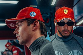 Μυρίζει μπαρούτι στη Ferrari: «Πόλεμος» δηλώσεων ανάμεσα σε Hamilton και Leclerc μετά τη Μόντσα