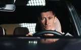 Το νέο, εντυπωσιακό SUV που οδηγεί ο Ρόμπερτ Λεβαντόφσκι (video)