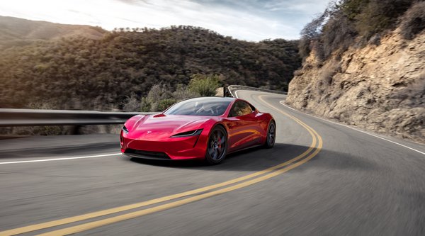 Tesla: Το Roadster αποκαλύπτεται και μπαίνει επιτέλους στην παραγωγή!