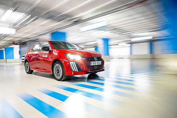Peugeot 208: Στην Ελλάδα η έκδοση με το νέο κινητήρα Turbo 100 (τιμή)