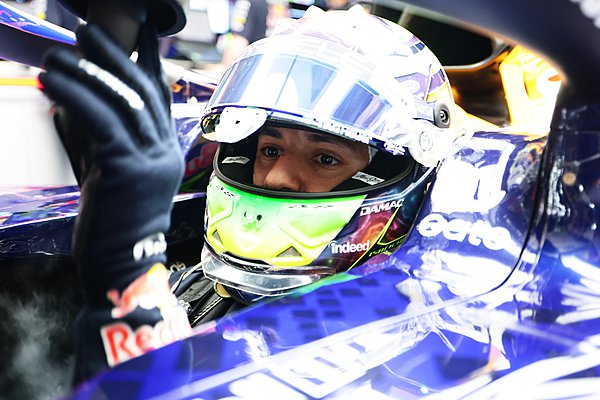 Ο Isack Hadjar επιστρέφει στο cockpit της Red Bull μετά από έναν μήνα