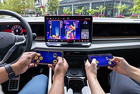 H Volkswagen... αλλάζει πίστα - Φέρνει video games στις οθόνες των μοντέλων της