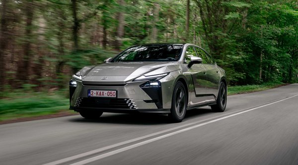 Αποστολή στη Δανία: Οδηγούμε το νέο Lexus ES (video)