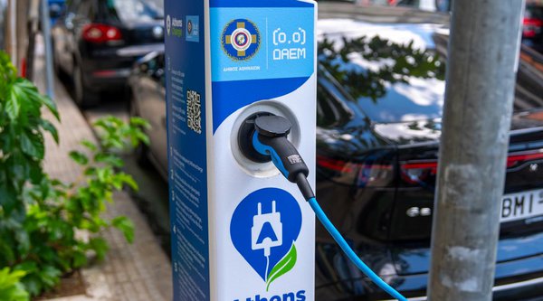 Επιβεβαίωση Car and Driver: Από 1/10 το νέο σύστημα φόρτισης στον Δήμο Αθηναίων - Το κόστος