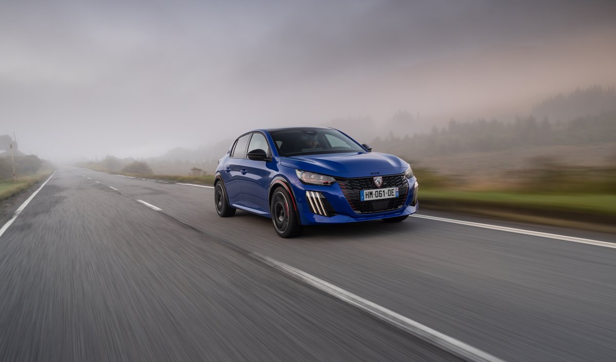 Αποστολή στη Σκωτία: Οδηγούμε το νέο Peugeot E-208 GTI (+video)