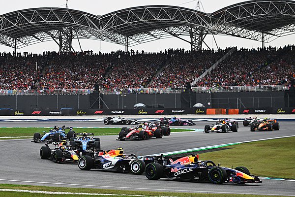 F1: Οι βαθμολογίες μετά τη νίκη Verstappen και την εγκατάλειψη Russell στη Sepang