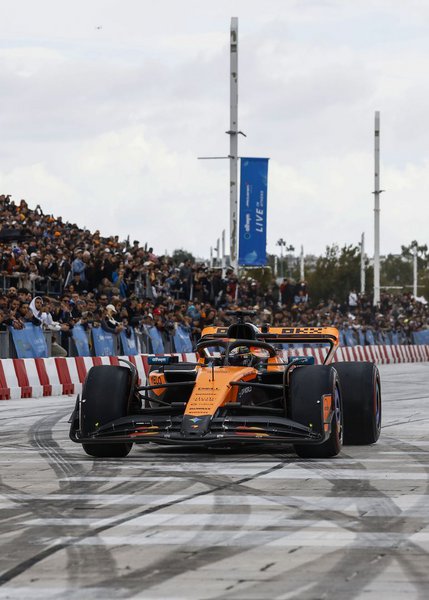 H McLaren MCL60