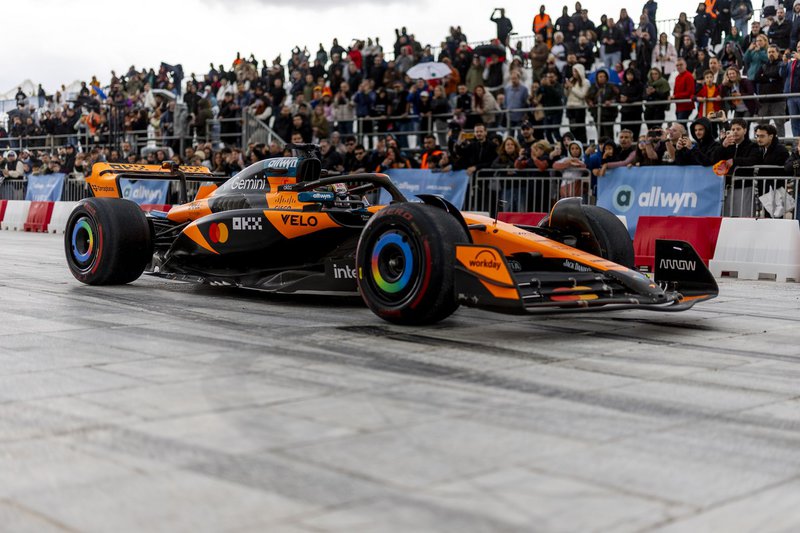 H McLaren MCL60