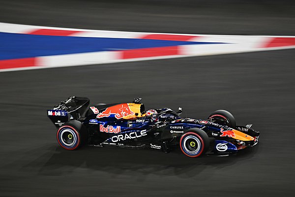 GP Σιγκαπούρης: Άνετη νίκη για τον Verstappen στον 250ό αγώνα του