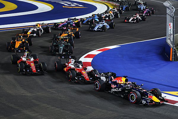 F1: Οι βαθμολογίες μετά τη νίκη του Verstappen στη Σιγκαπούρη