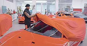 Πώς η Ferrari κατάφερε να κάνει μία εγκαταλελειμμένη F40 σαν καινούρια για χάρη του Lewis Hamilton (video)