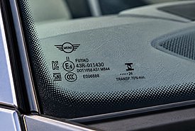 Τι σημαίνουν τα σύμβολα στο παρμπρίζ του αυτοκινήτου σου - Πώς θα καταλάβεις αν έχει αλλαχθεί

