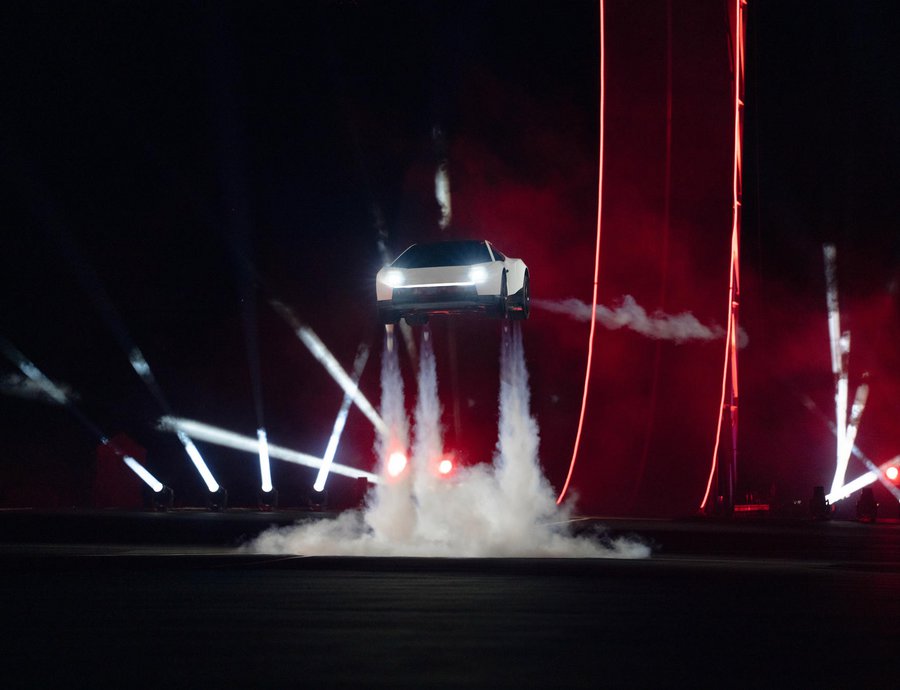 Tesla Roadster: Πώς δουλεύει το «ιπτάμενο» αυτοκίνητο - Η συμβολή της SpaceX (video)