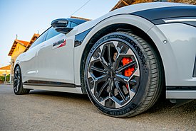 Το επιβλητικό grand tourer που οδηγεί ο Γιώργος Πρίντεζης (photos)