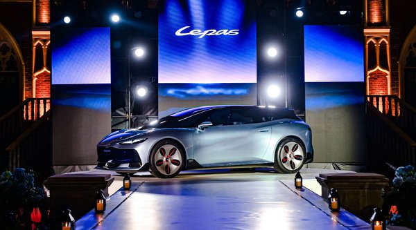Αποστολή στην Κίνα: Το Car and Driver στην παγκόσμια πρεμιέρα του Lepas Aura
