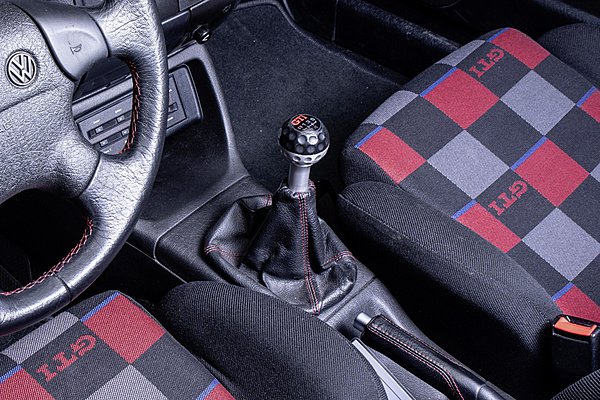 Γιατί το Volkswagen Golf GTI είχε επιλογέα ταχυτήτων σε σχήμα μπάλας του γκολφ;