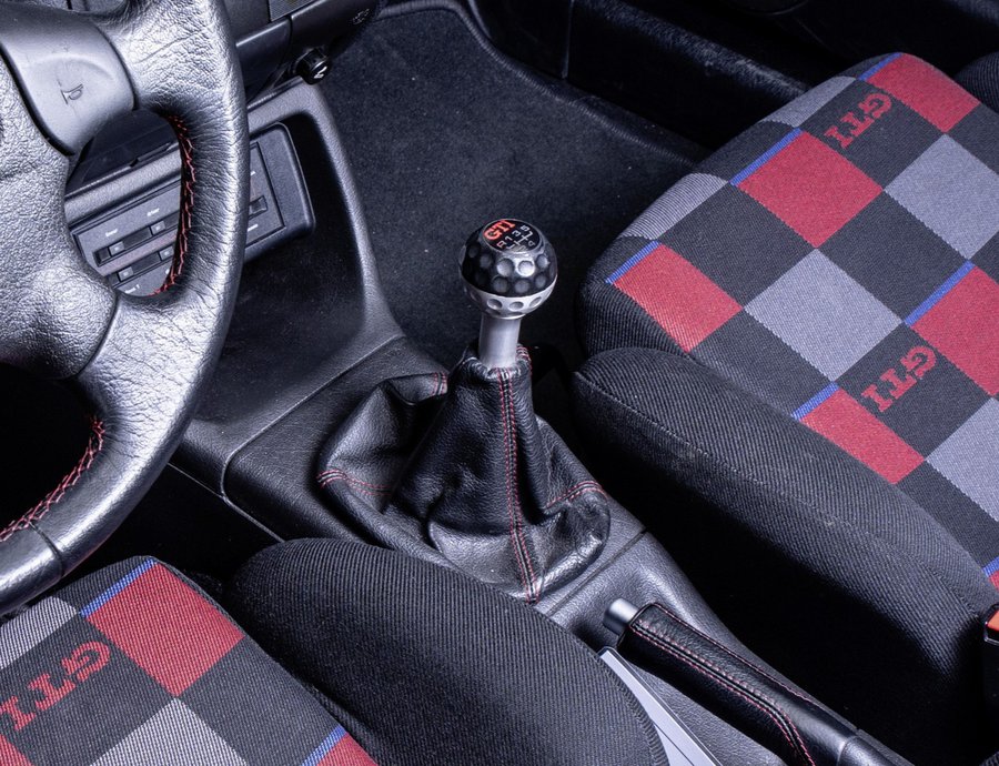 Γιατί το Volkswagen Golf GTI είχε επιλογέα ταχυτήτων σε σχήμα μπάλας του γκολφ;