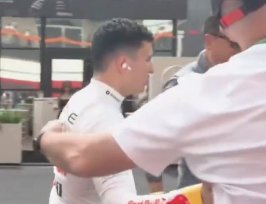 F1: Ο Hadjar έσπρωξε θεατή στα paddock του Μεξικού - Κινδυνεύει να τιμωρηθεί από την FIA (video)